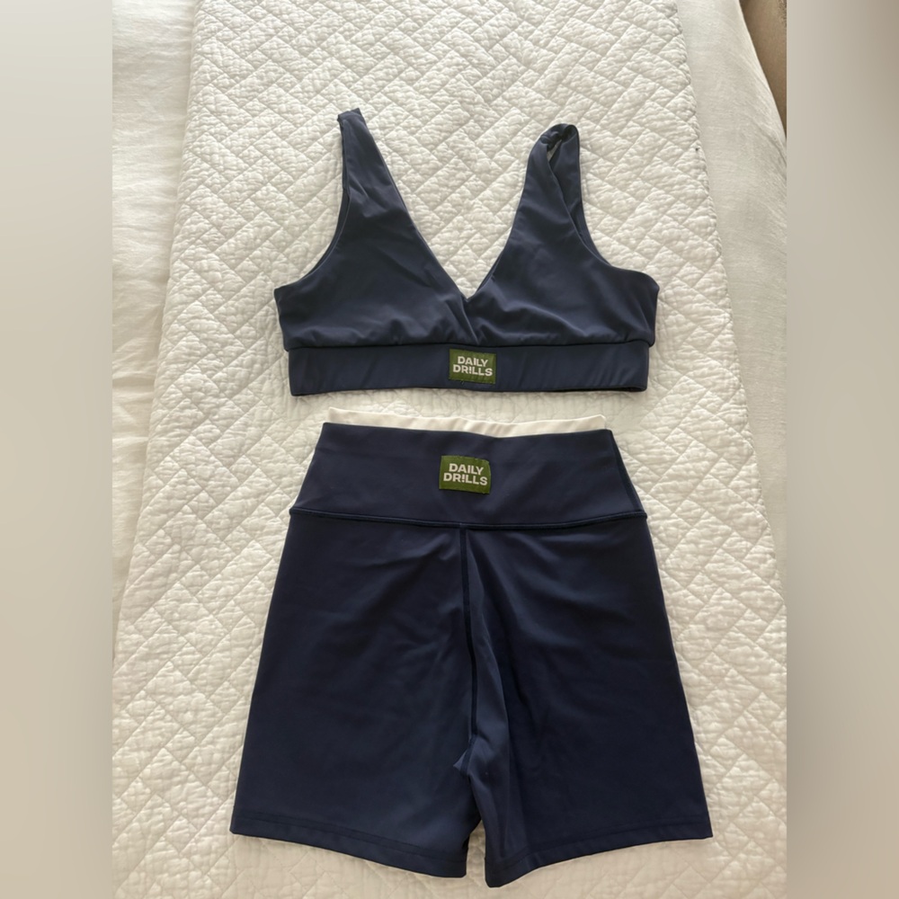 DAILY DRILLS Biker Short & Bra Set! Size Medium! Worn twice, great condition! 💕